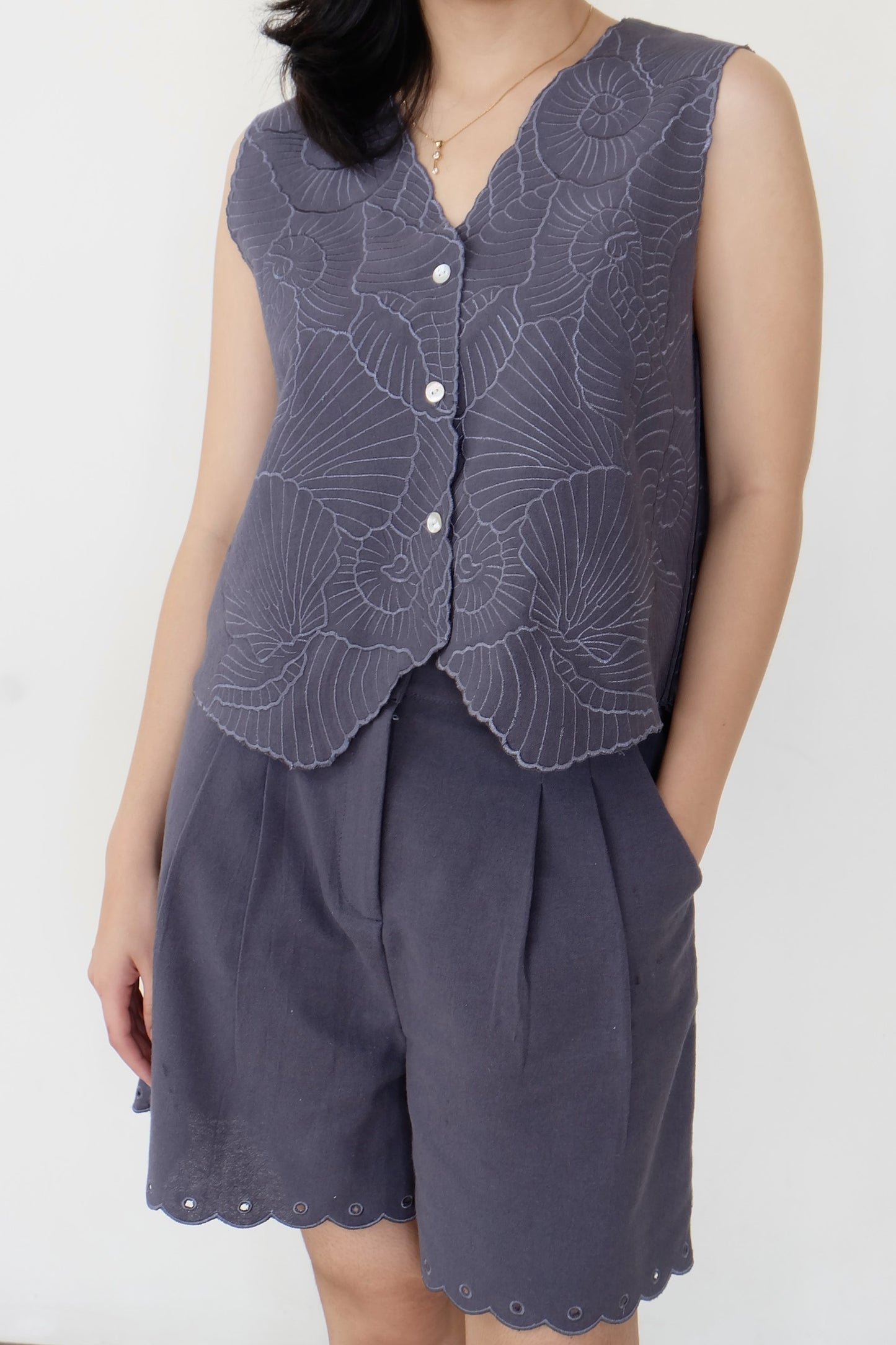 Zinnia Shorts in Olive Embro