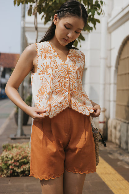 Zinnia Shorts in Olive Embro